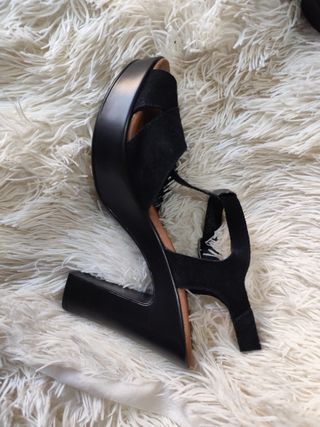 Sandalias negras tacón alto