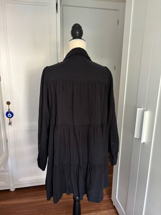 Vestido Zara negro midi