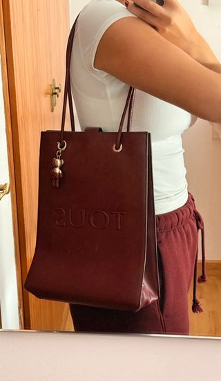 Bolso Tous Burdeos con Charm Oso Dorado