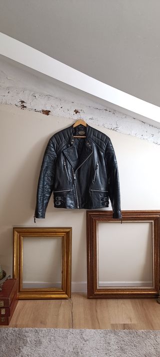 Chaqueta de cuero estilo motera de hombre