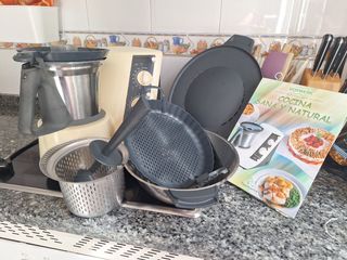 Thermomix TM21 con Accesorios y Libro