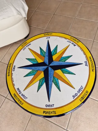   pietra lavica dipinta a mano 