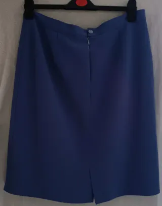 Falda morada talla 46.