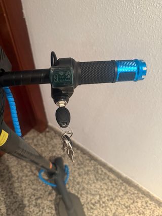 Patinete Eléctrico Negro y Azul
