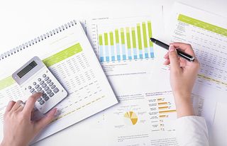 CLASES ECONOMIA / ADE