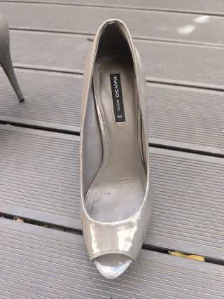 Zapatos de tacón grises