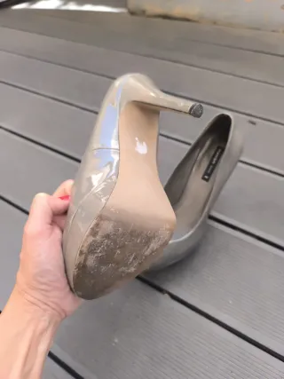 Zapatos de tacón grises