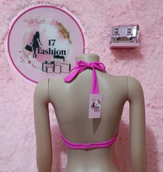 Top de bikini rosa con lentejuelas doradas