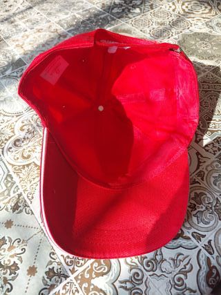 Cappellino rosso Omega nuovo