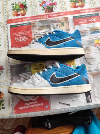 Nike Air Force Blancas y Azules