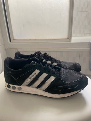 Zapatillas Adidas Negras y Plateadas
