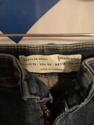 Pantalones vaqueros Stradivarius desgastados