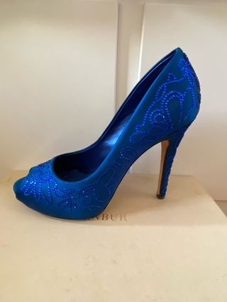 Zapatos de fiesta azules con pedrería
