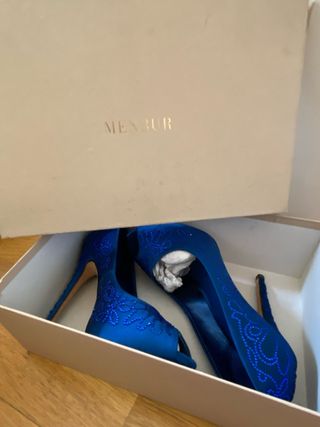 Zapatos de fiesta azules con pedrería