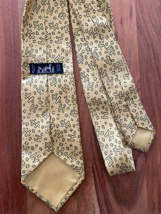 Corbata Hermès Seda Dorada