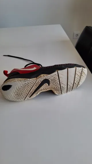 Tenis Nike Negros y Rojos