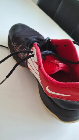 Tenis Nike Negros y Rojos