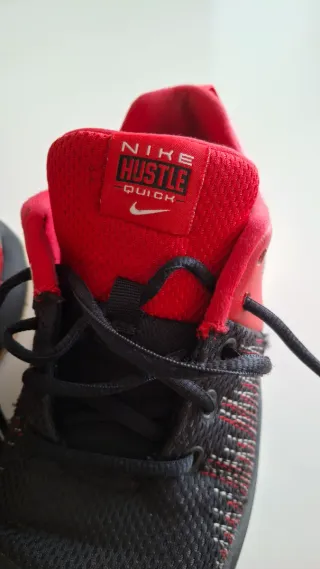 Tenis Nike Negros y Rojos