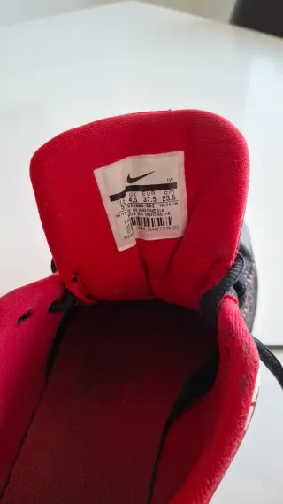 Tenis Nike Negros y Rojos