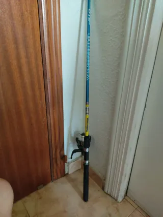 Caña de pescar Yokozuna 2.10 con buen  carrete 