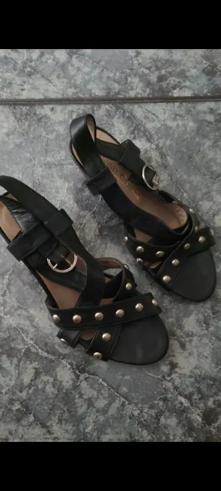 Sandalias CARLO GIORDANI Negras Tachuelas