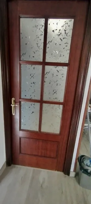 Puerta de madera con cristal 4 uni
Y 4 sin cristal