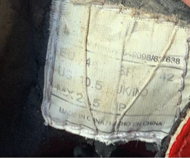 Scarpe da calciio con  tacchetti di ferro