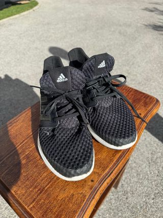 Zapatillas Adidas Negras y Blancas