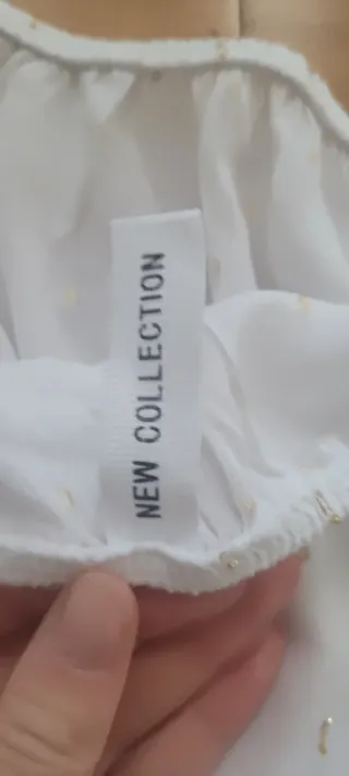 Blusa asimétrica blanca con brillos