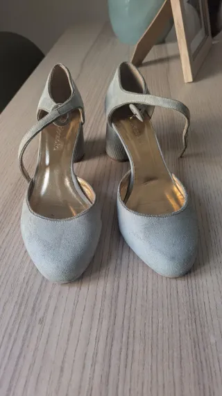 Zapatos Flor de Ashoka ante azul