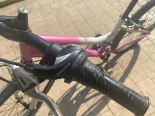 Bicicleta de montaña de niña