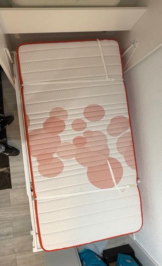 Cama Abatible con Compartimento