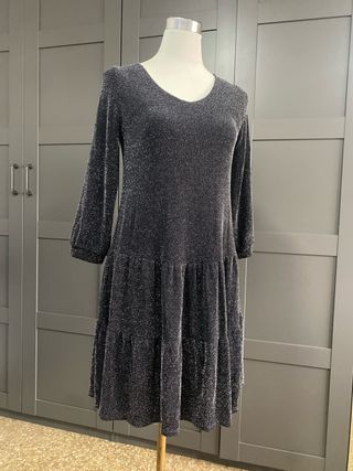 Vestido negro con brillo plateado
