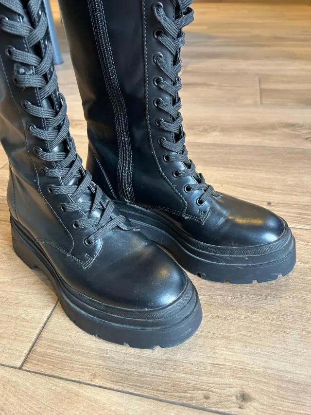 Botas con plataforma de piel Bershka Mujer