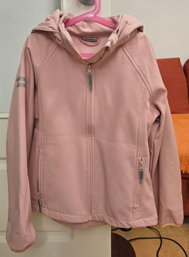 Chaqueta infantil rosa con capucha