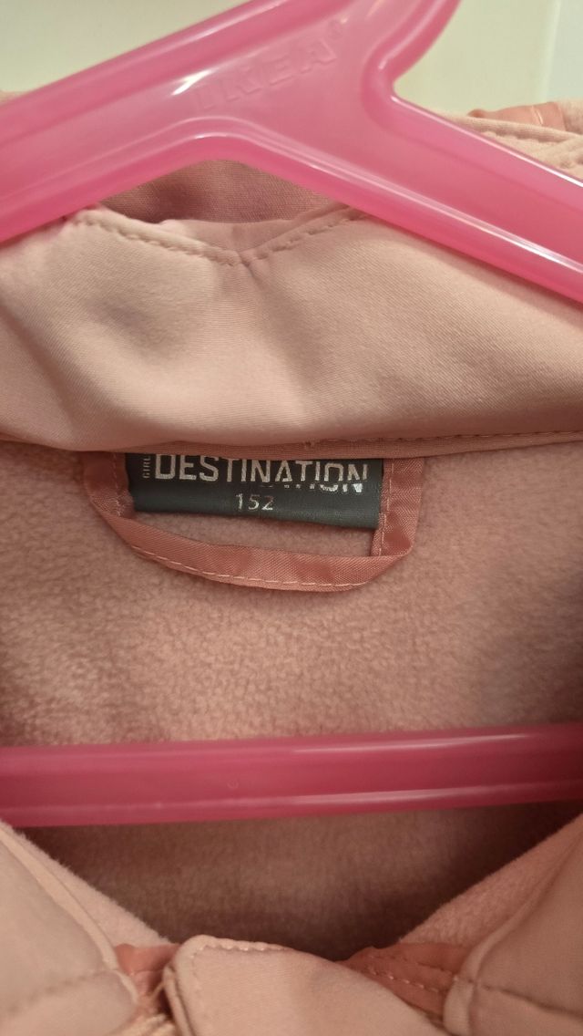 Chaqueta infantil rosa con capucha