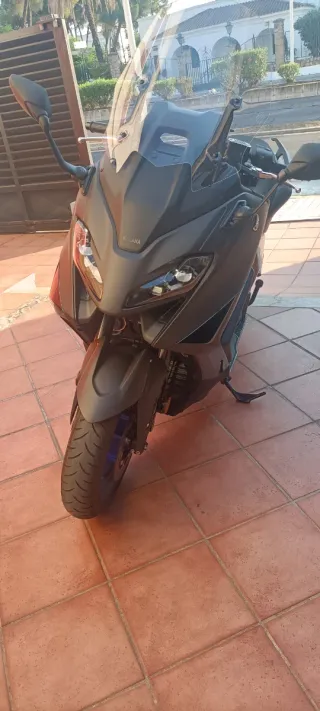 YAMAHA TMAX560