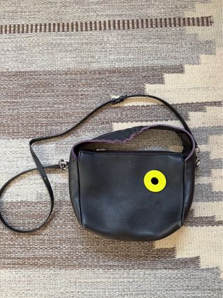 Bolso Bimba y Lola negro con detalle amarillo