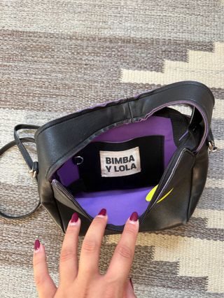 Bolso Bimba y Lola negro con detalle amarillo