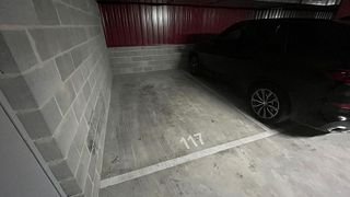 Garaje en venta en Finestrelles en Esplugues de Llobregat