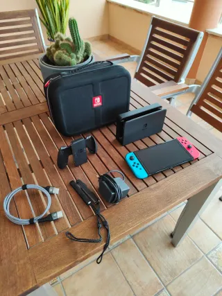 Nintendo Switch OLED blu/rosso