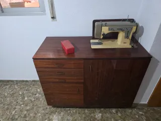 Mueble Singer Alfa con máquina de coser