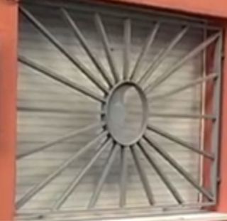 Reja de ventana decorativa