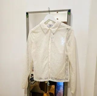 Camisa beige de encaje