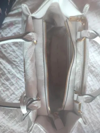 Bolso Guess Blanco y Dorado