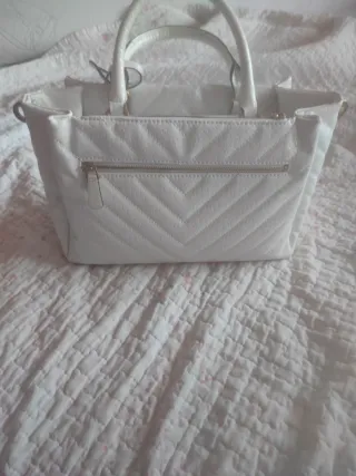 Bolso Guess Blanco y Dorado