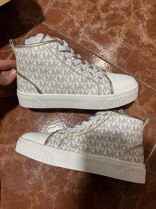 Zapatillas Michael Kors Blancas y Doradas