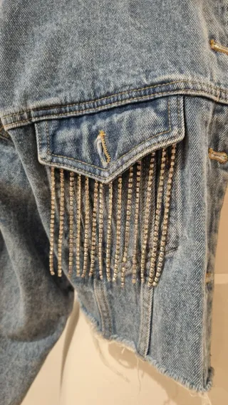 Chaqueta vaquera con flecos pedrería
