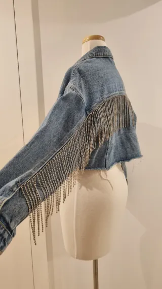 Chaqueta vaquera con flecos pedrería