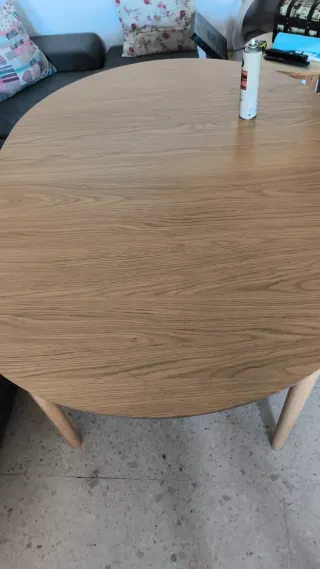 Mesa de comedor de madera